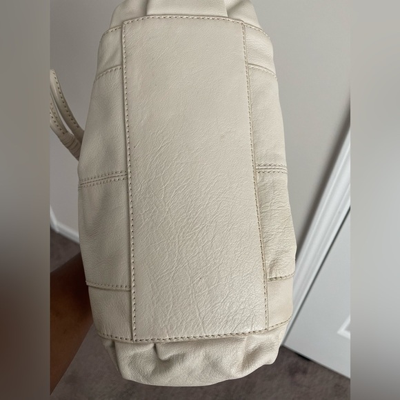 Michael Kors vintage ivory soft leather shoulderbag with drawstring, gently used - Picture 5 of 8